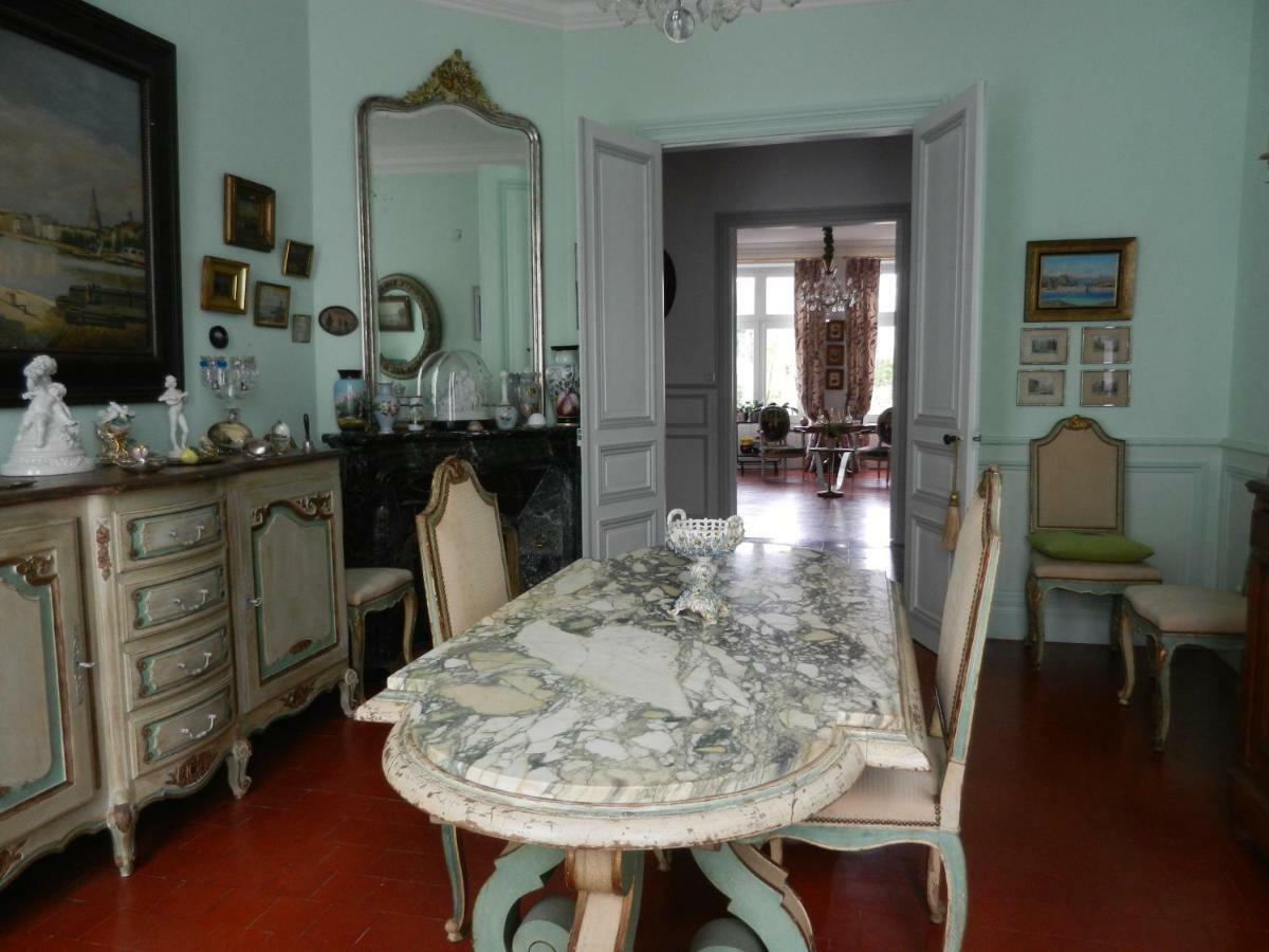 La Maison de l'Ambassadeur Saint-Jean-dʼAngély Extérieur photo