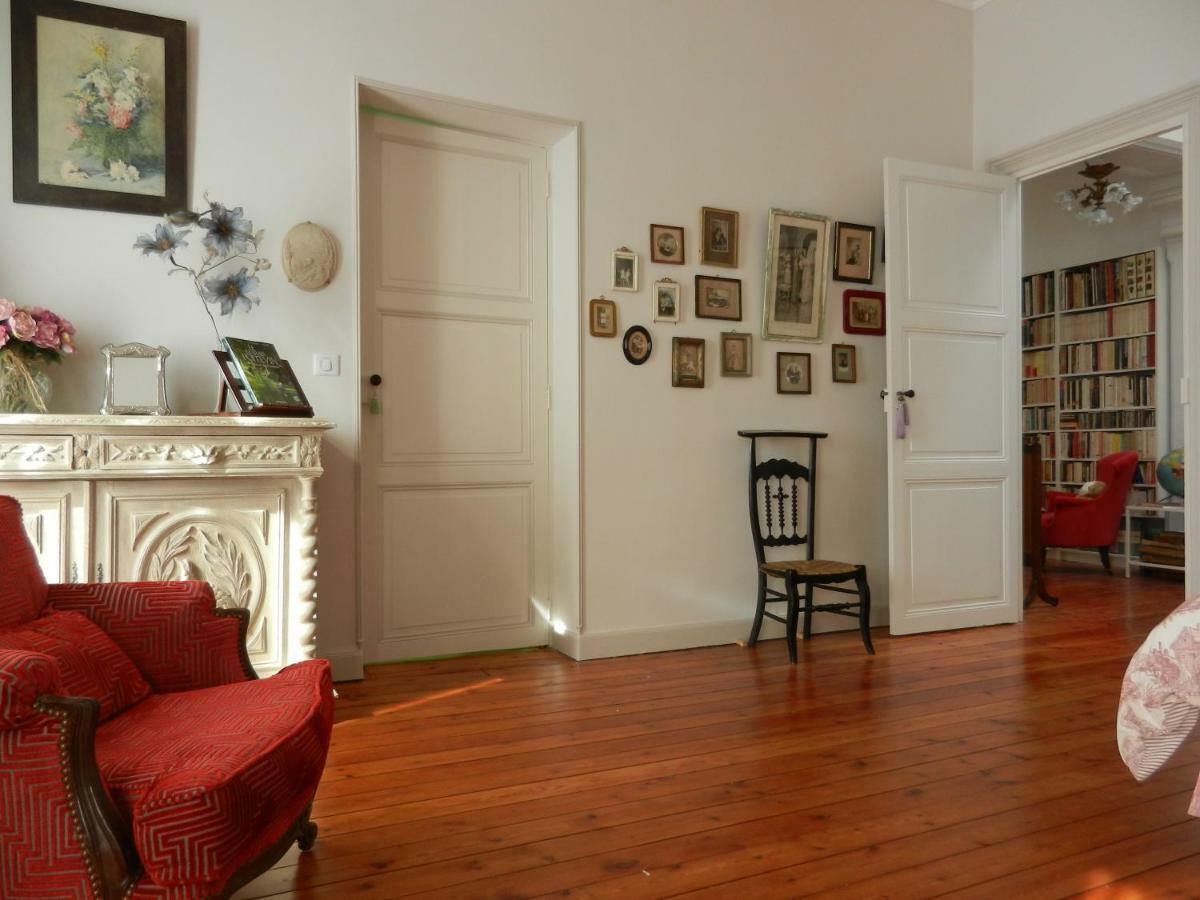 La Maison de l'Ambassadeur Saint-Jean-dʼAngély Extérieur photo