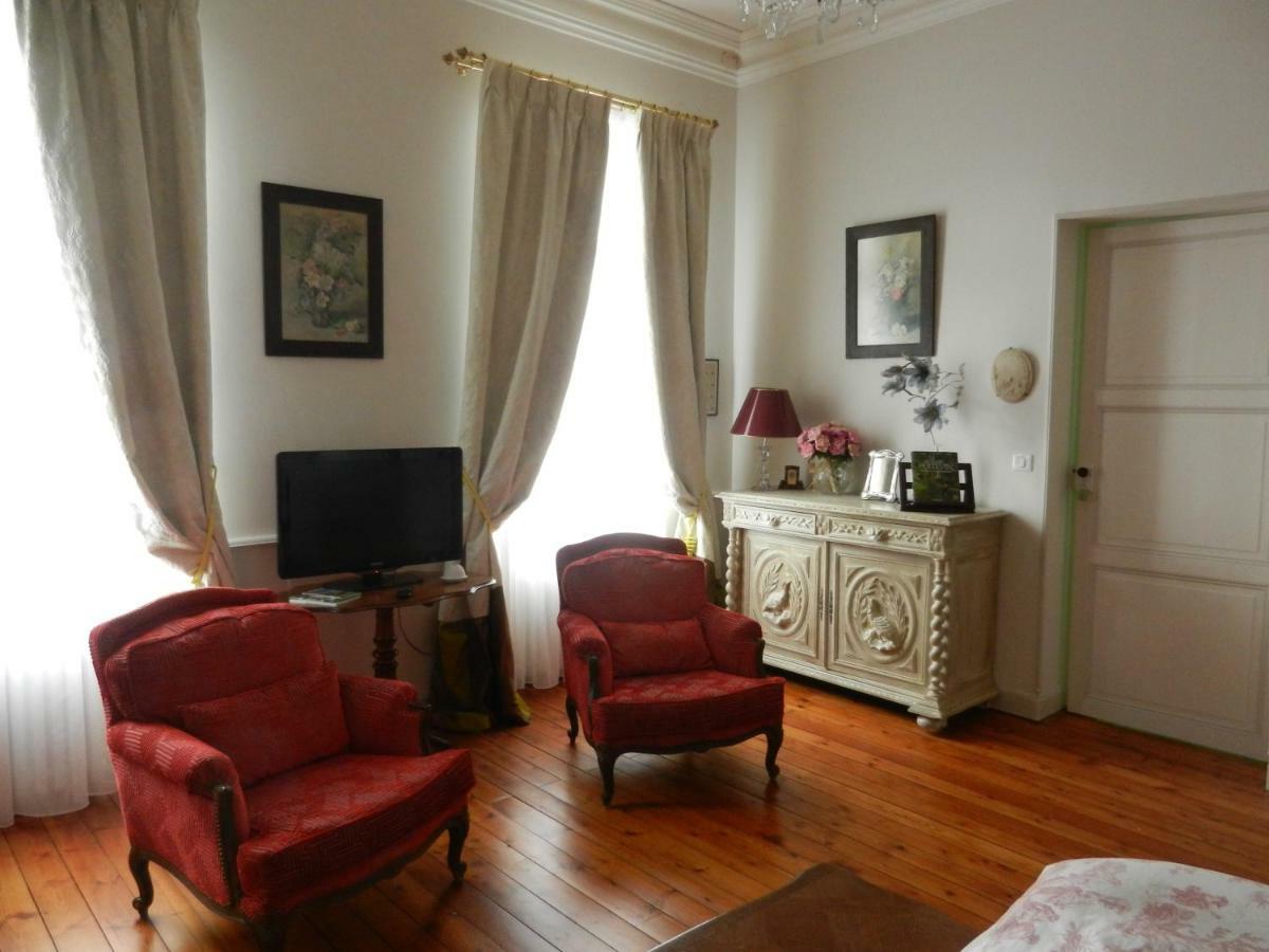La Maison de l'Ambassadeur Saint-Jean-dʼAngély Extérieur photo