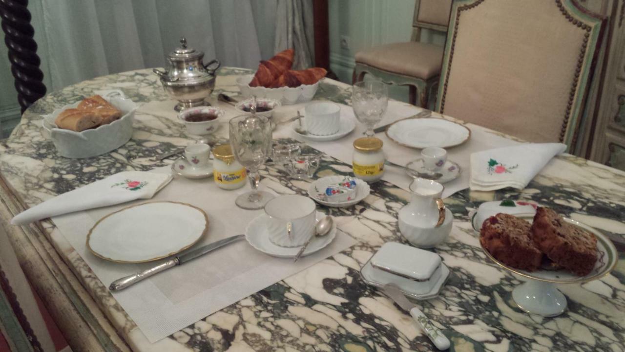 La Maison de l'Ambassadeur Saint-Jean-dʼAngély Extérieur photo