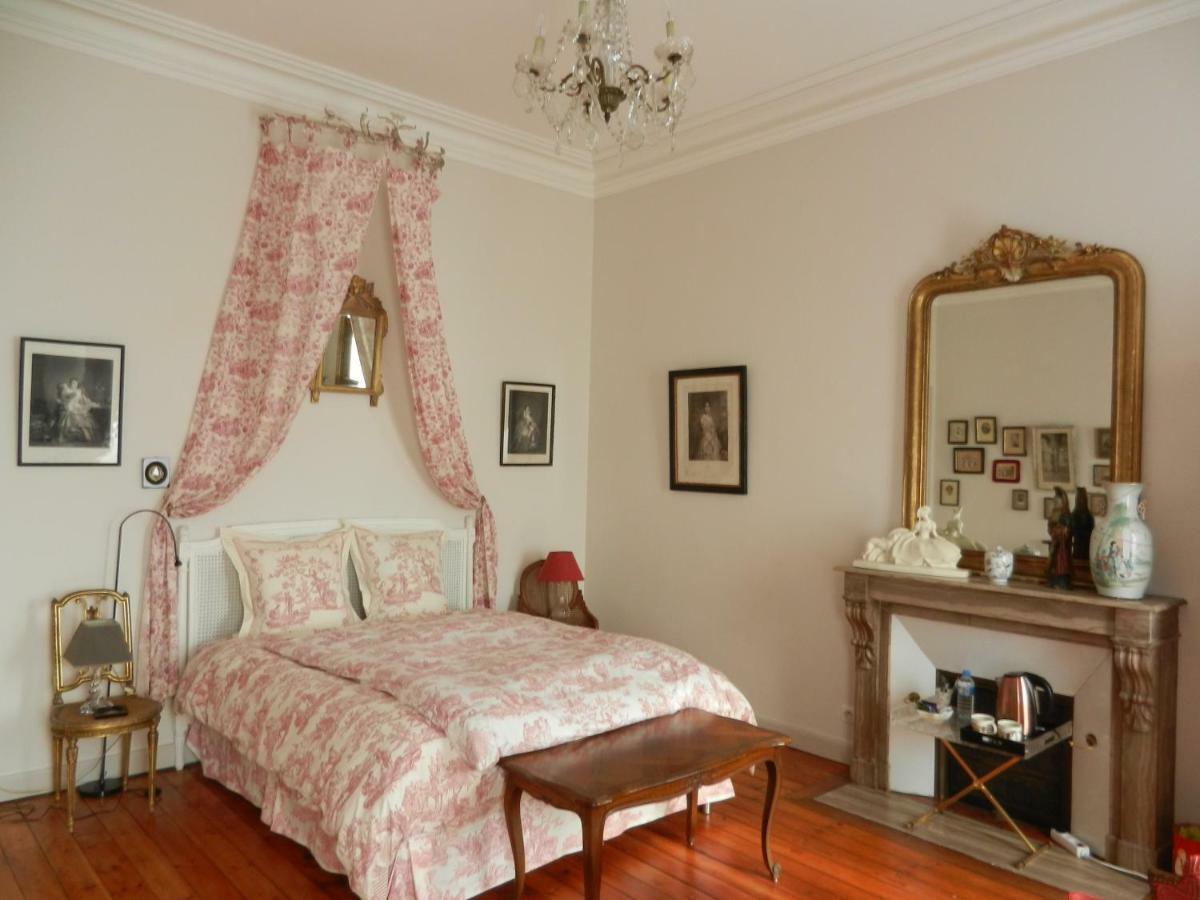 La Maison de l'Ambassadeur Saint-Jean-dʼAngély Extérieur photo