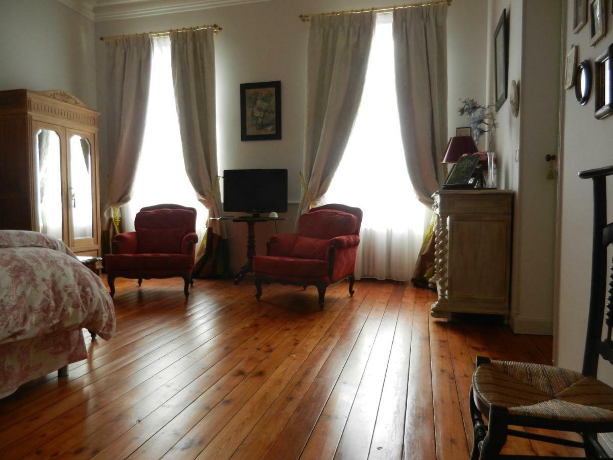 La Maison de l'Ambassadeur Saint-Jean-dʼAngély Extérieur photo